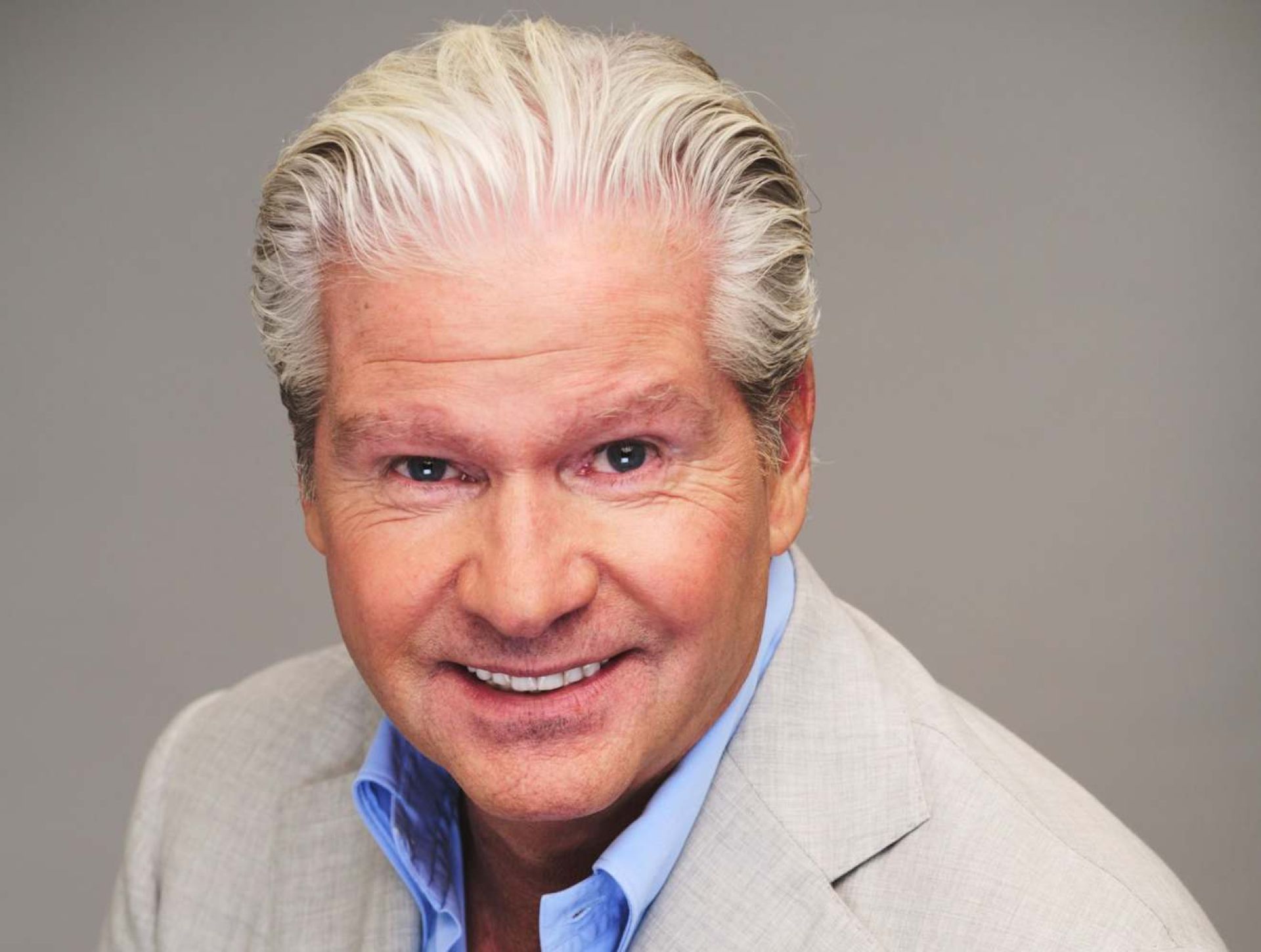 Dries Roelvink boeken bij Discover Entertainment
Een ras-Amsterdammer met een gouden stem en een ee…