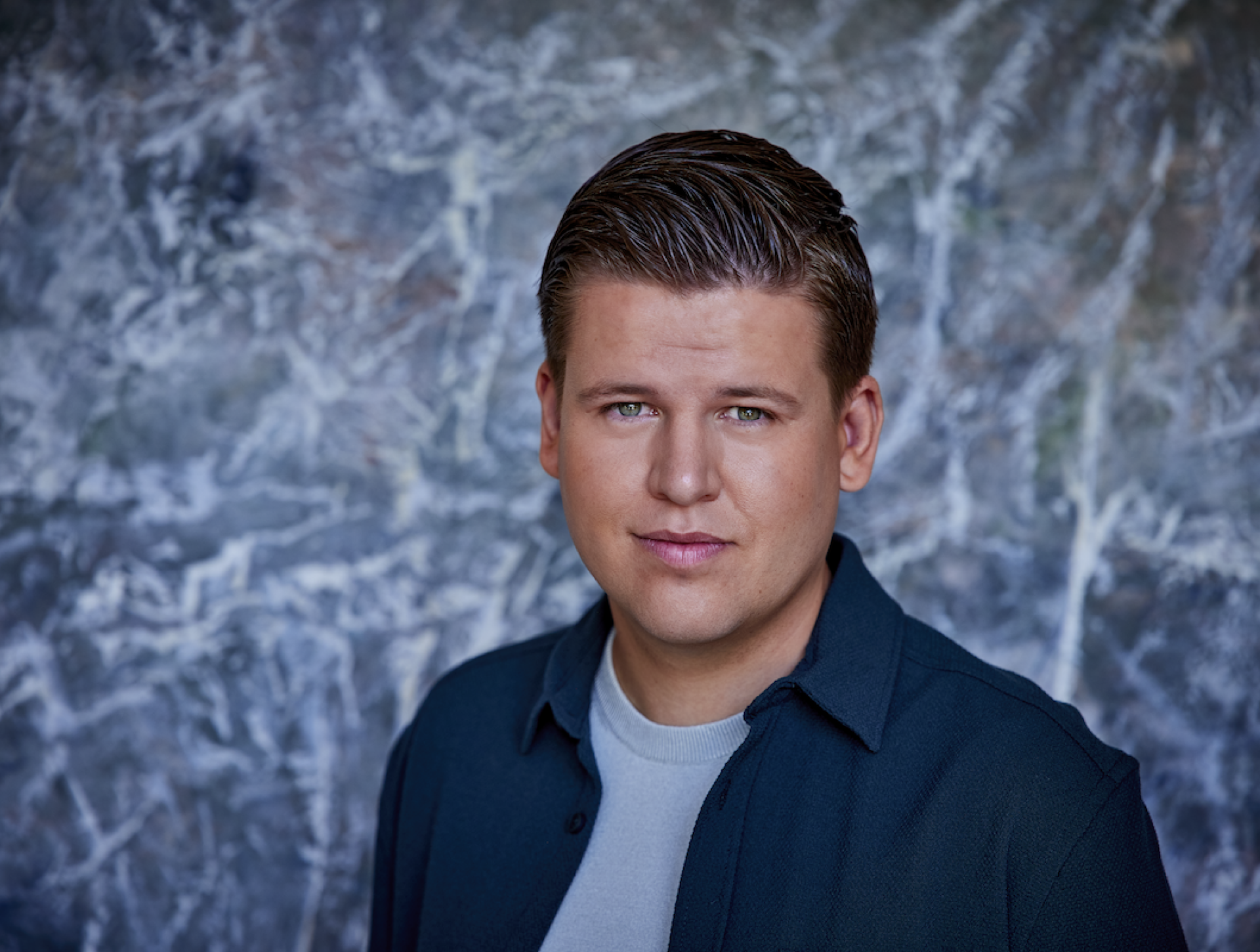 Sven Versteeg boeken bij Discover Entertainment
Sven Versteeg – De charme, de stem, het feest! 🎤 S…